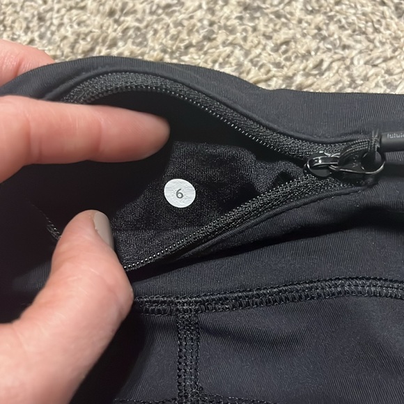 Lululemon Athletica Women’s size 6 black cropped leggings - Picture 5 of 7